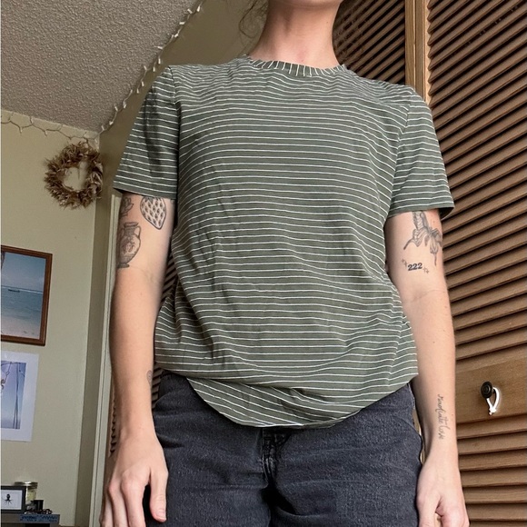 Lululemon Love Crew Short Sleeve T-shirt in Olive Green, US Women’s Size 4 - Picture 5 of 9